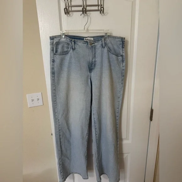 Low Rise Jeans - Picture 1 of 3